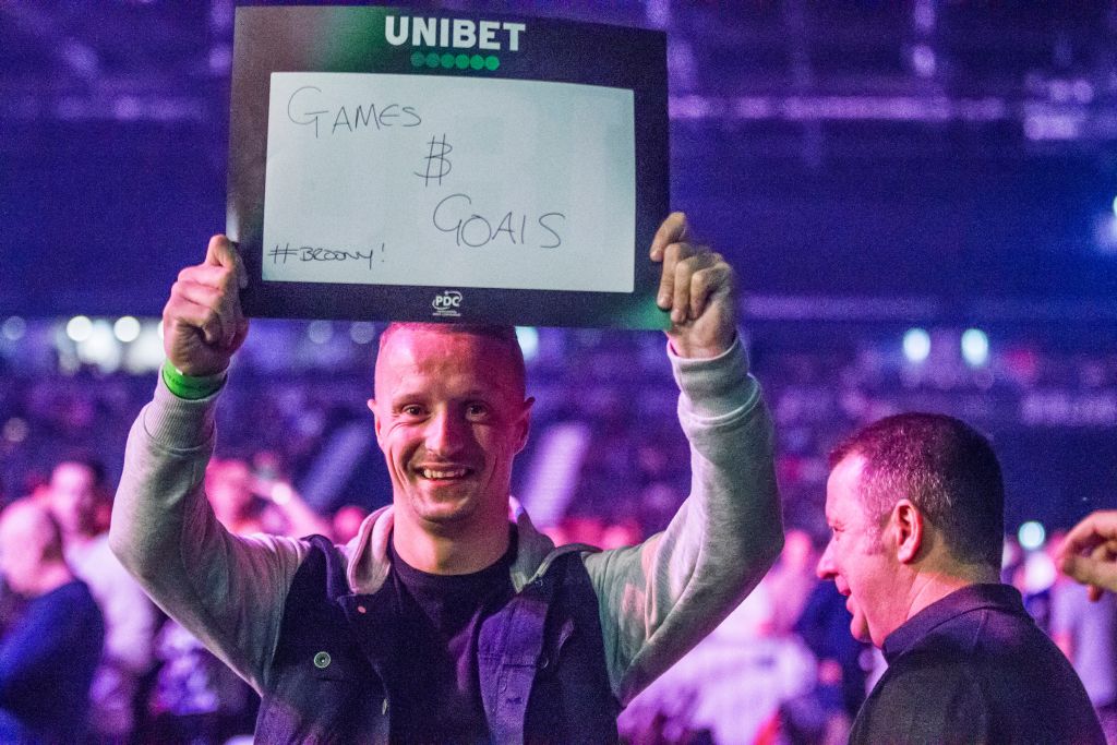 Leigh Griffiths Spotted In Amusing Picture At The Darts