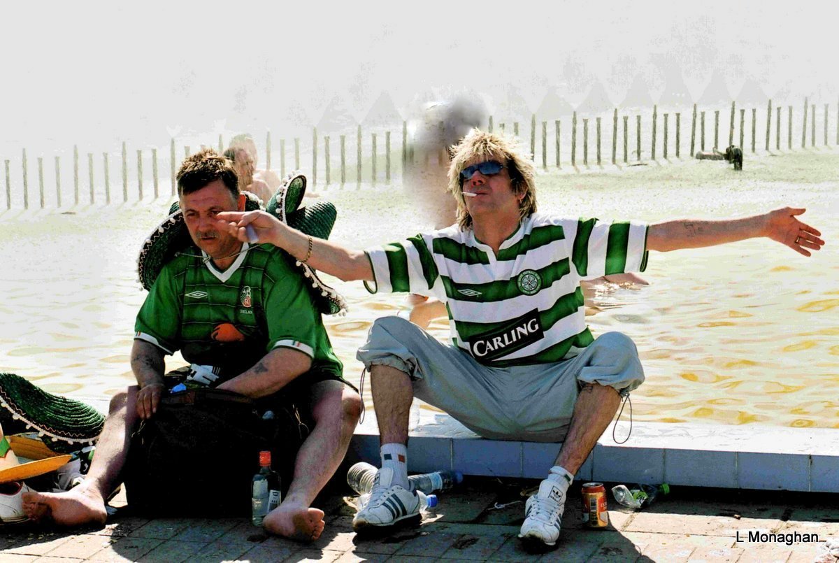 Revival Grøn baggrund Brug for Video: Rod Stewart Posts 'Hold The Line' Video With Celtic Fans