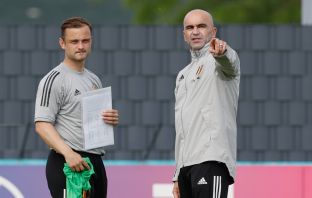 Belgium s assistant coach Shaun Maloney and Belgium's head coach Roberto Martinez