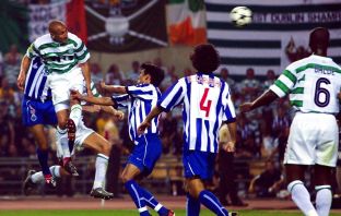 Henrik Larsson scores
