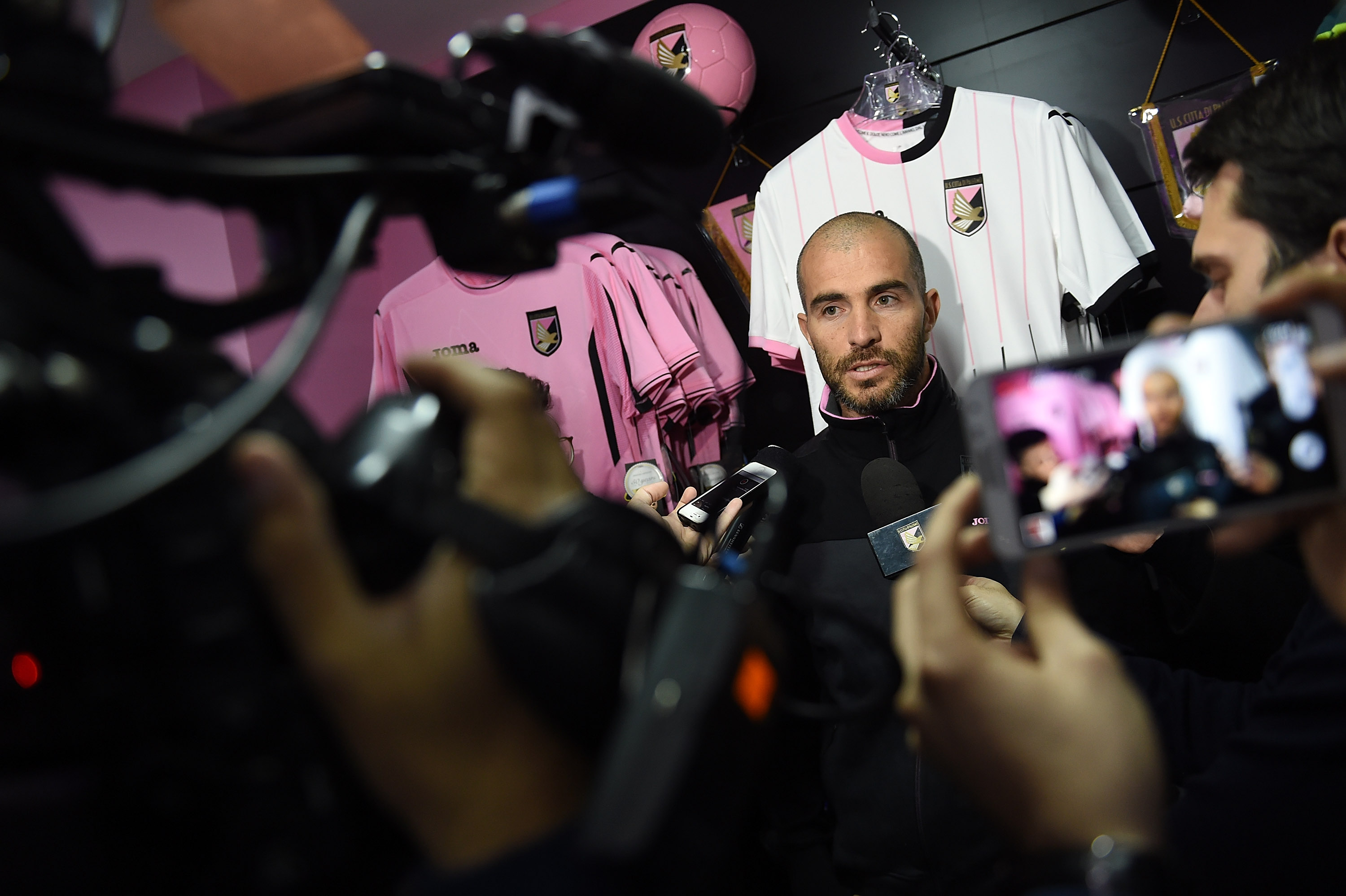 Kappa lança nova quarta camisa do Palermo FC para 2021-2022