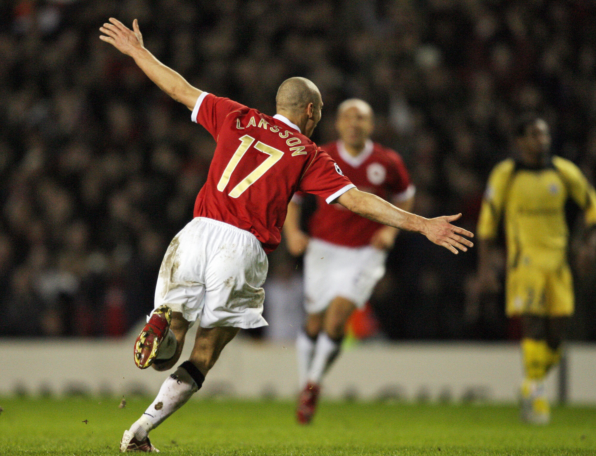 Manchester United's Swedish forward Henrik Larsson