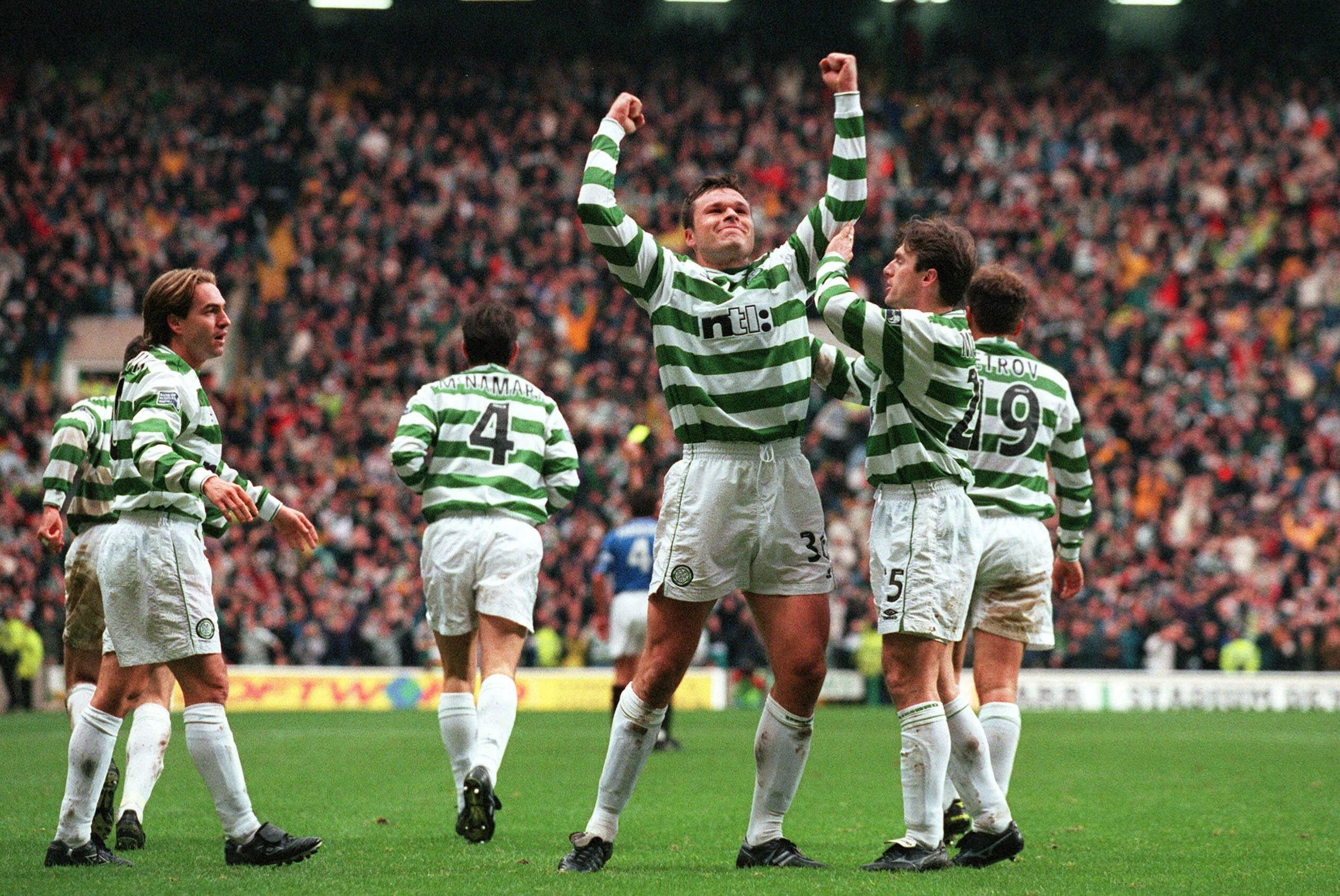 Mark Viduka celebrates 