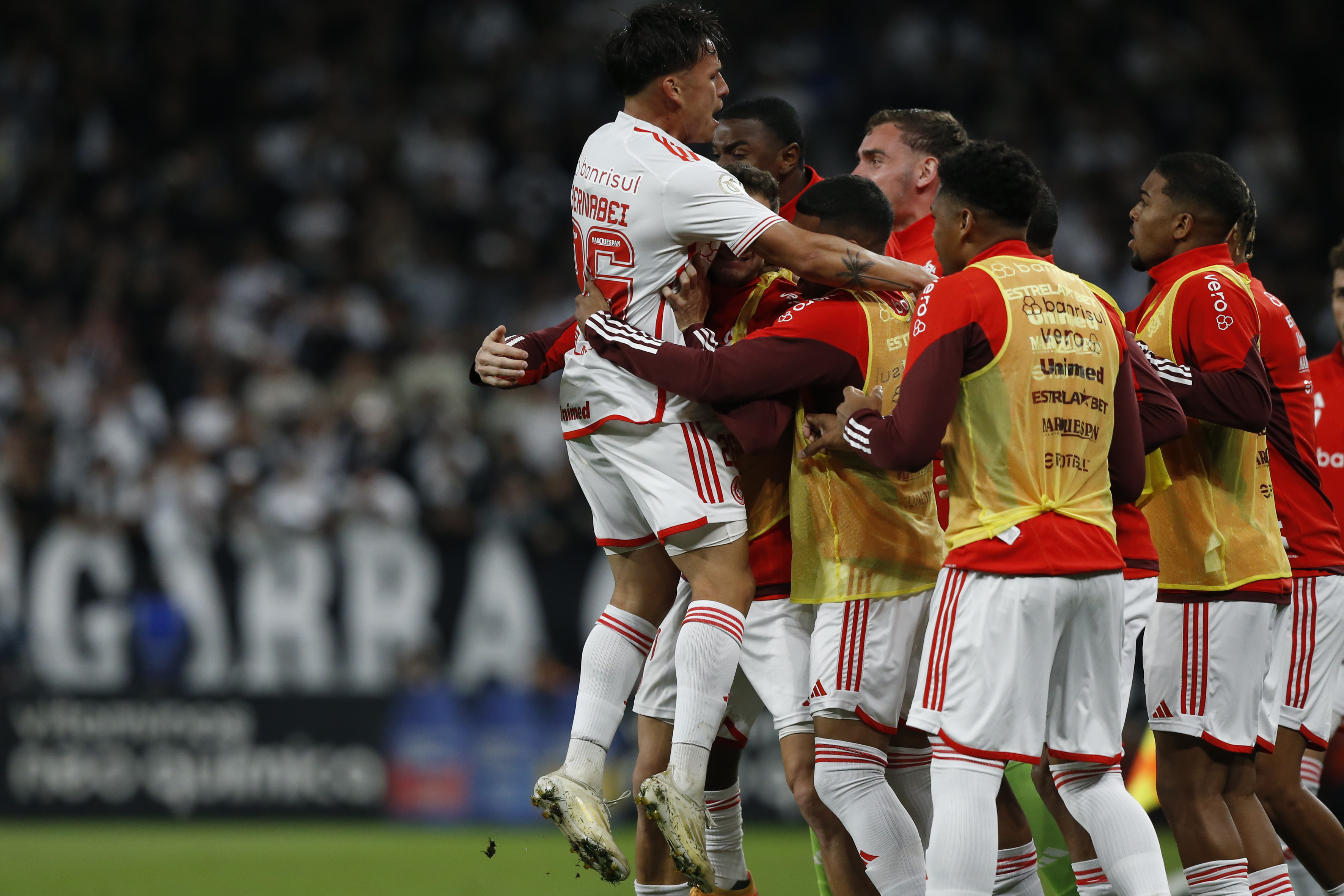 Alexandro Bernabei (L) of Internacional celebrates scoring