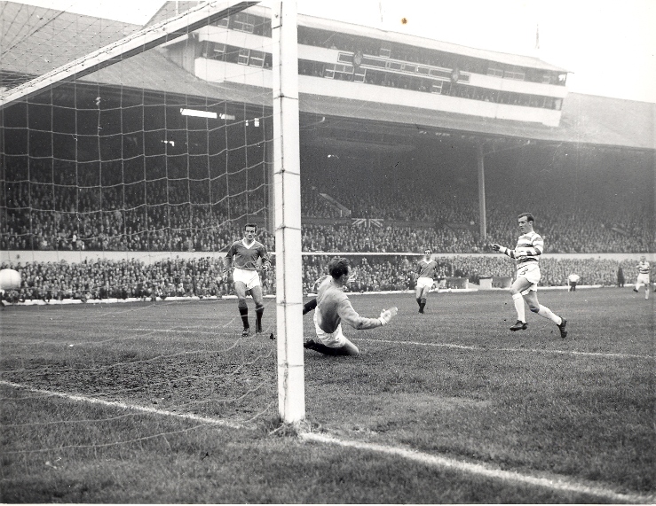 Bobby Lennox scores