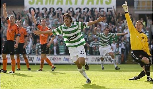 Shunsuke Nakamura laps up the adulation from the Celtic fans