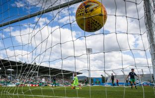 Scotty Sinclair scores Celtic's sixth goal