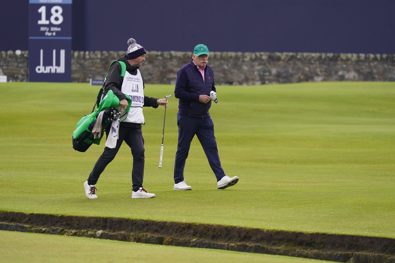 Dermot Desmond (AM) on the 1st fairway at St Andrews