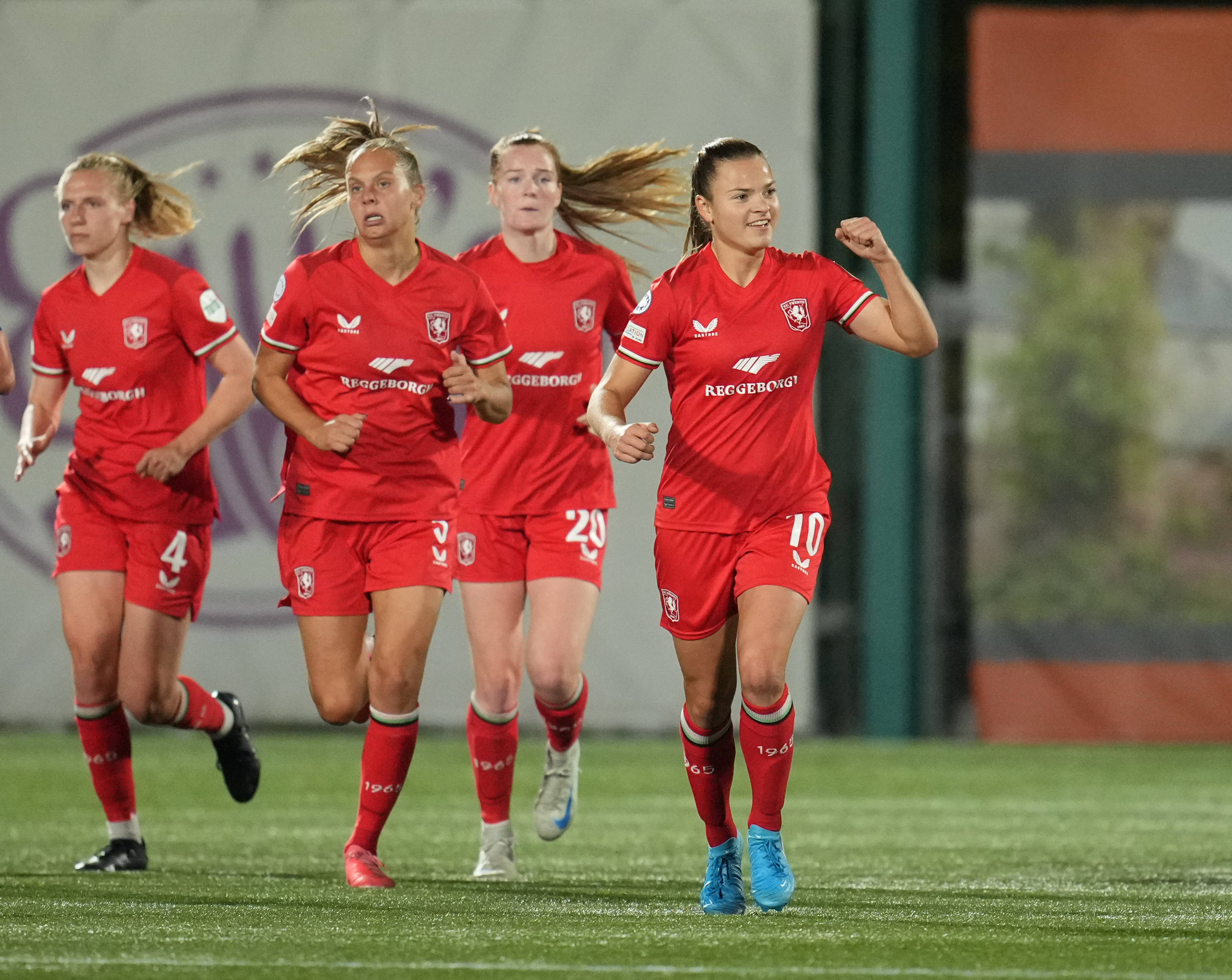 Kayleigh Van Dooren celebrates scoring to give Twente a 0-1 lead.