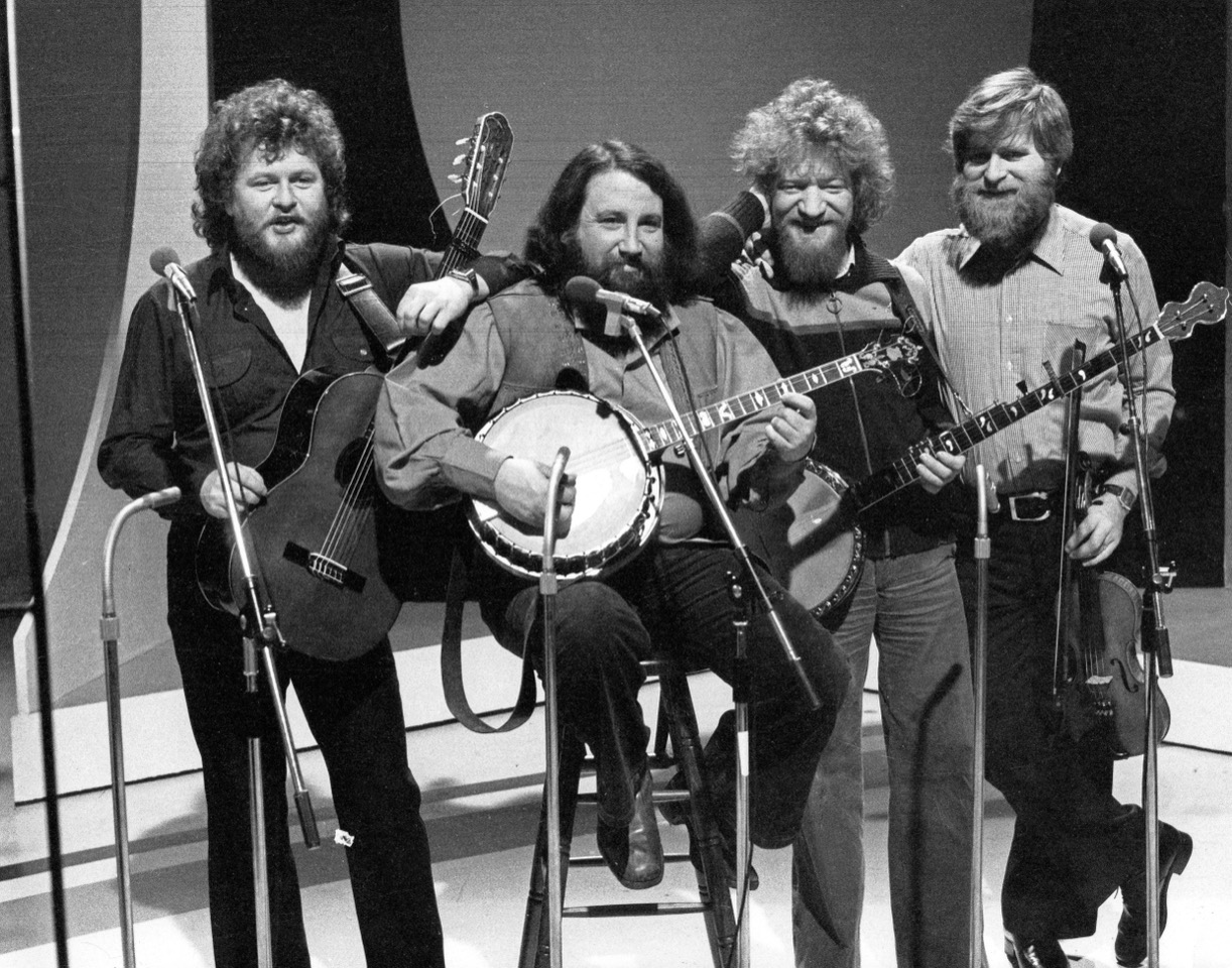 Luke Kelly (L) of The Dubliners 