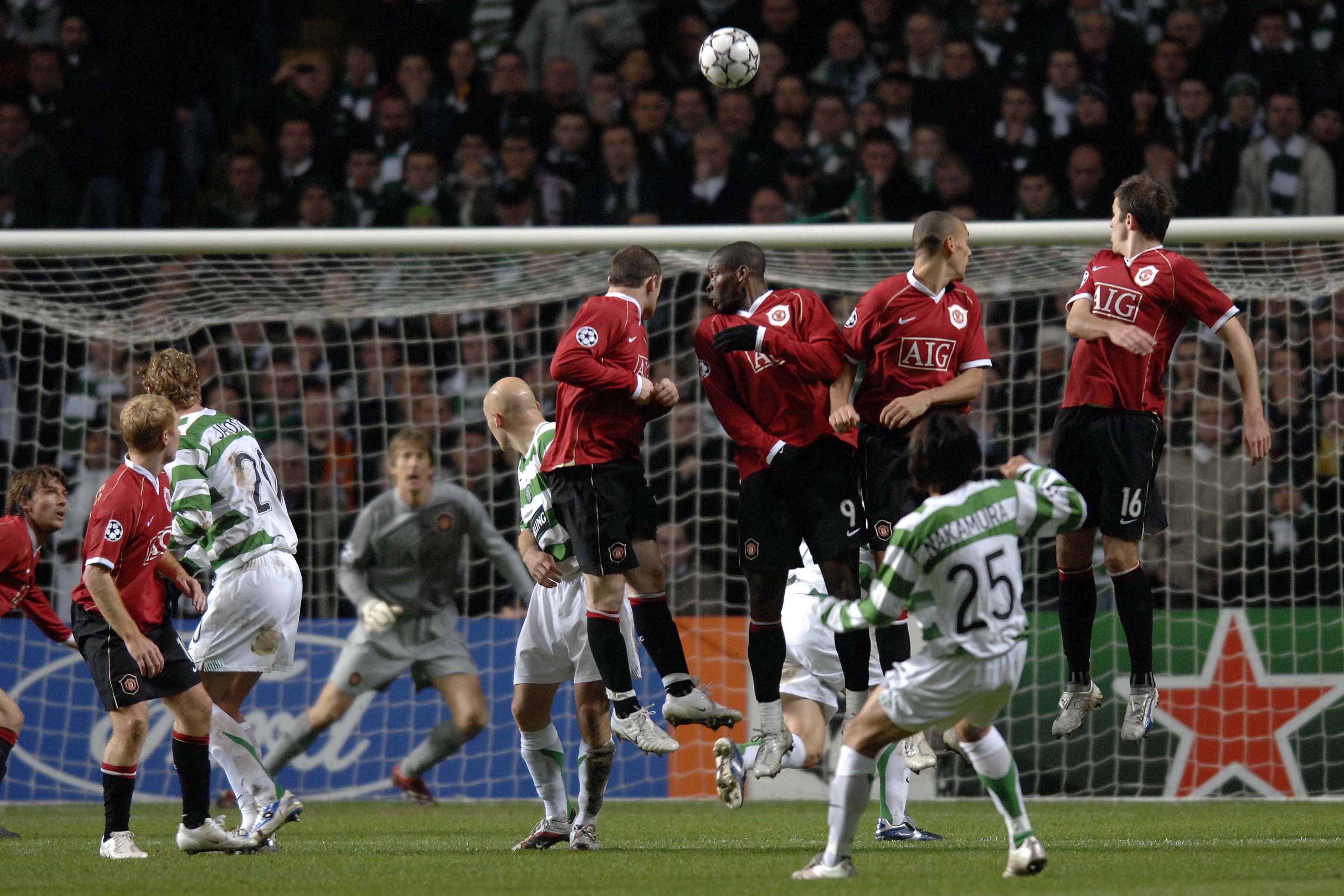  Shunsuke Nakamura scores