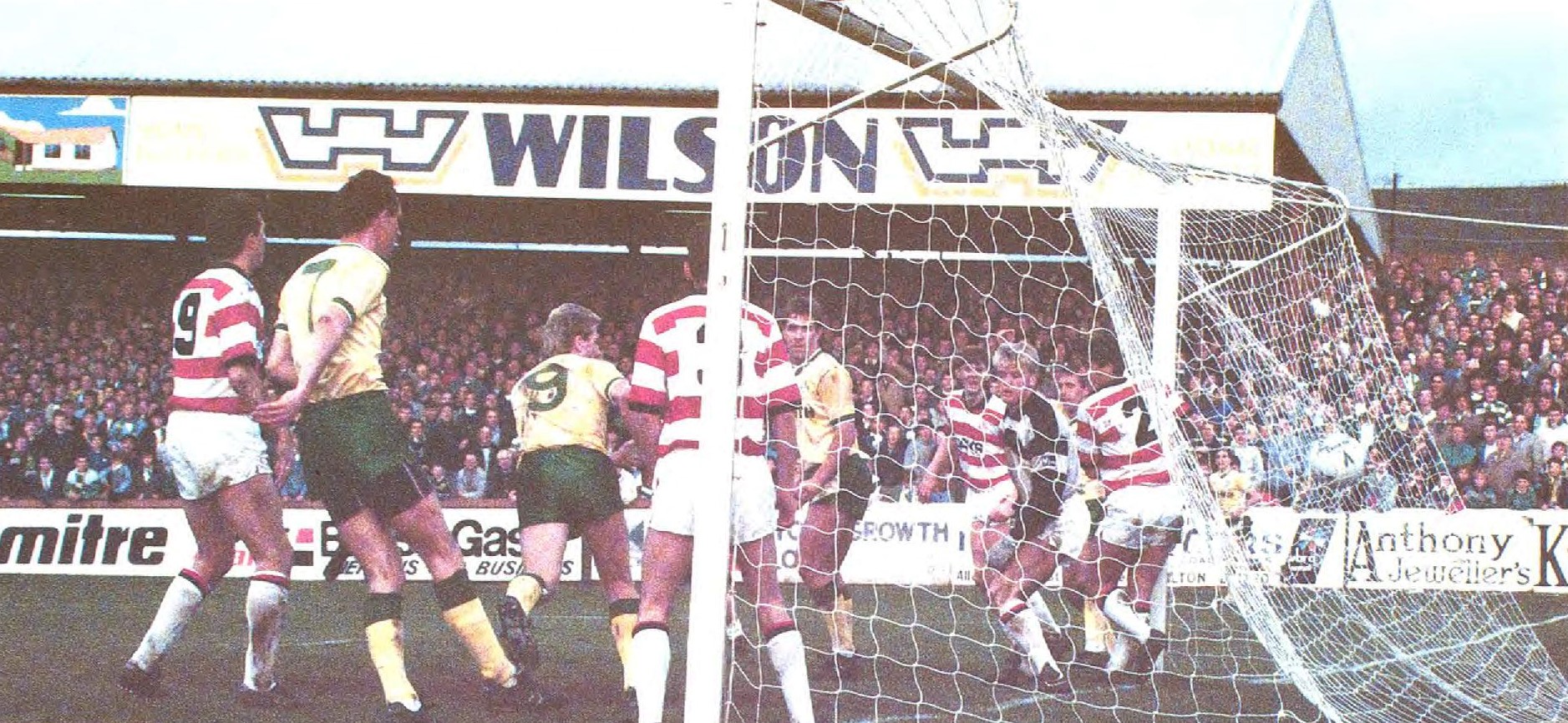 Frank McAvennie scores