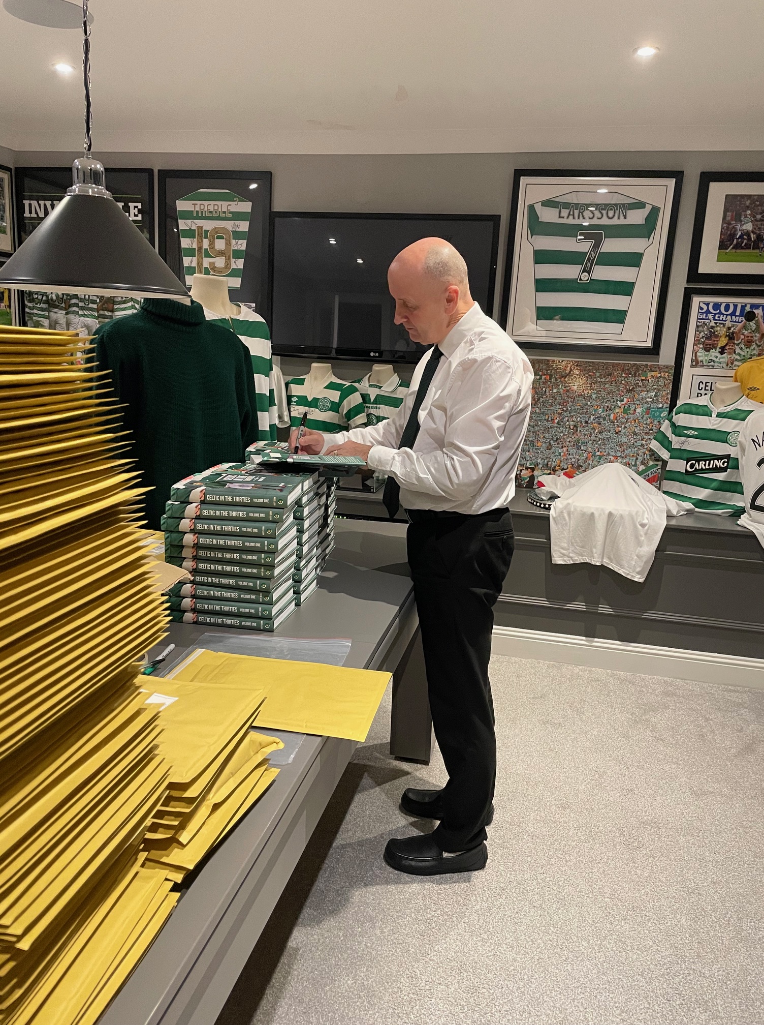 Matt Corr signing copies