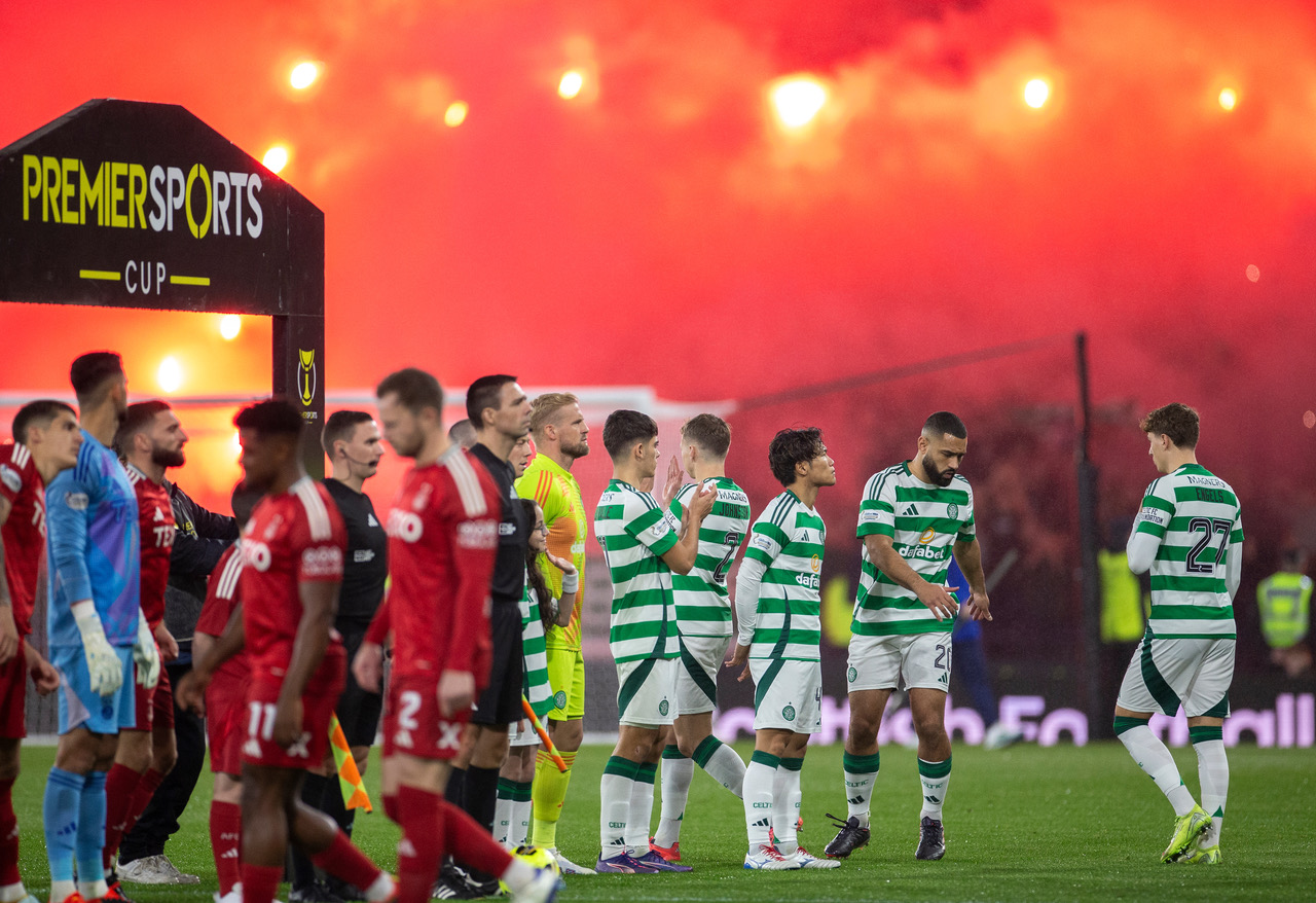 Teams line-up ahead of delayed kickoff 