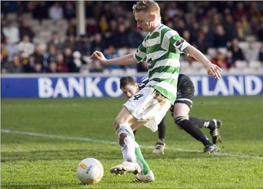 Derek Riordan scores