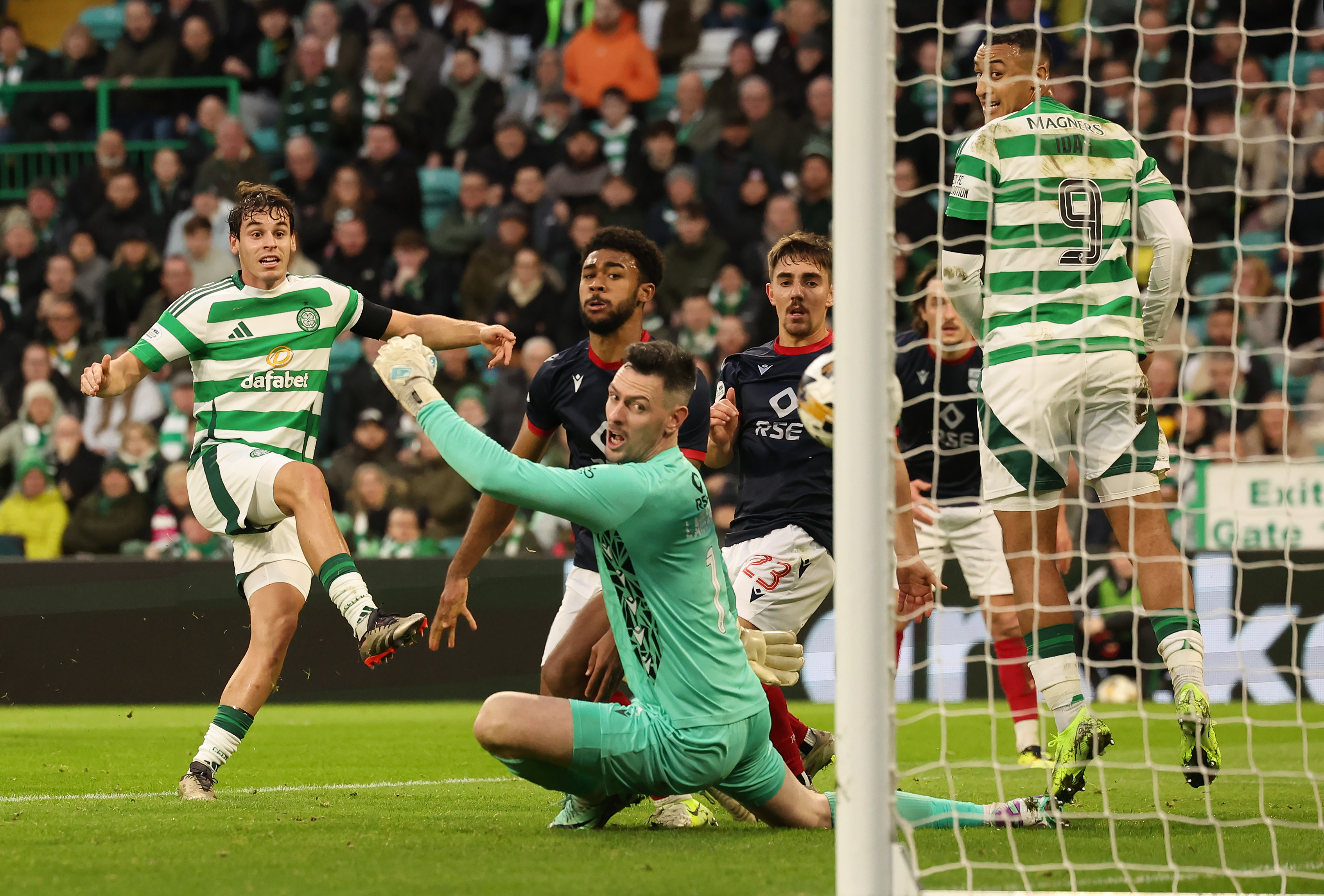 Paulo Bernardo scores