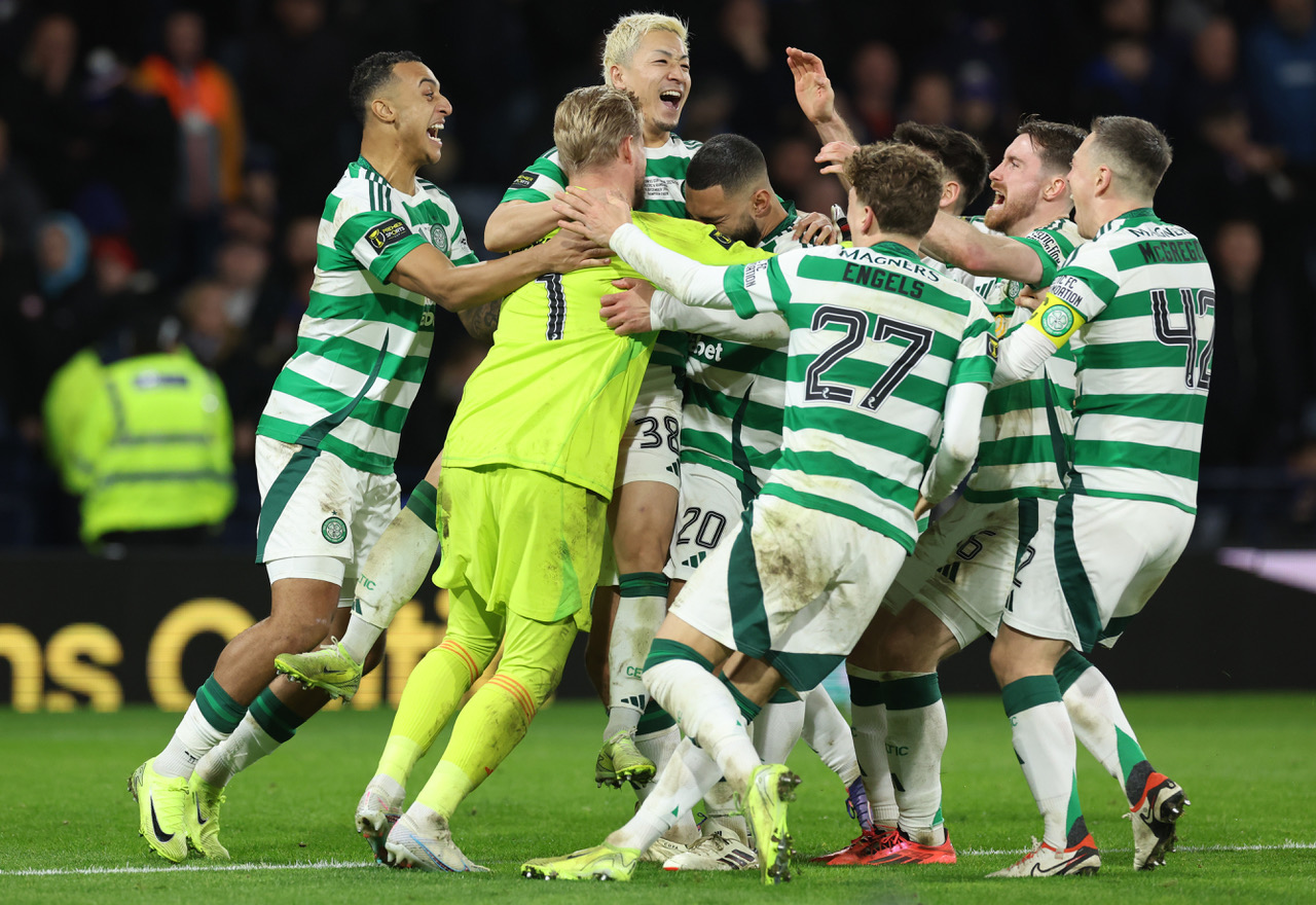 Team mates celebrate with Kasper Schmeichel and Daizen Maeda