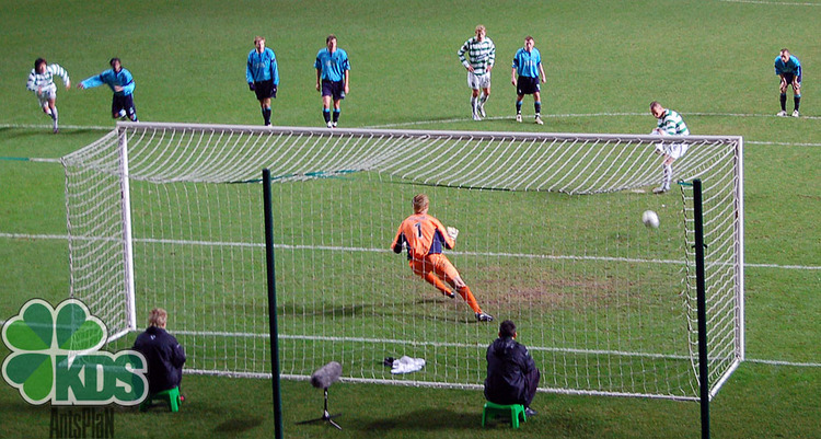 Kenny Miller misses a penalty 