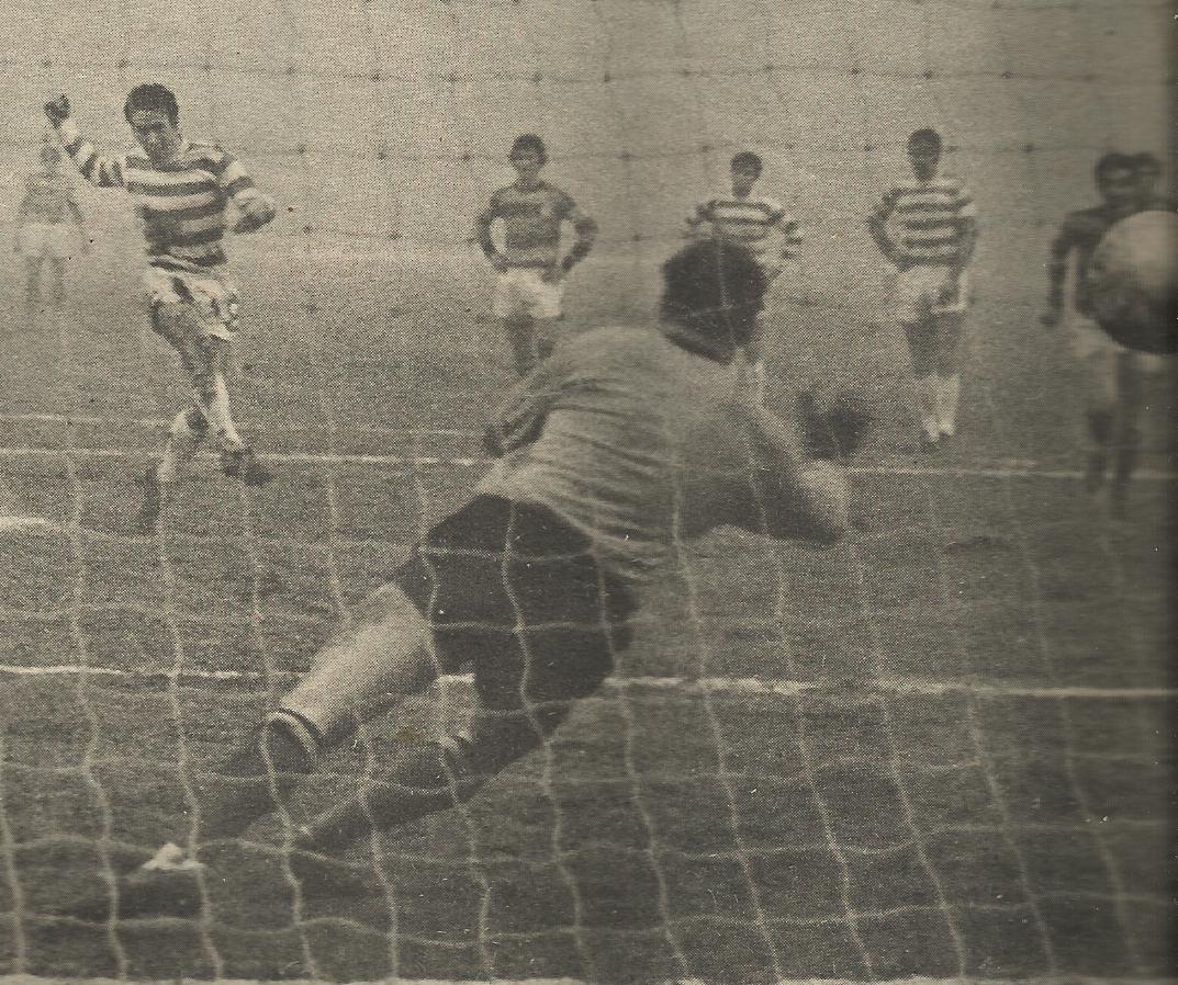 Willie Wallace scores