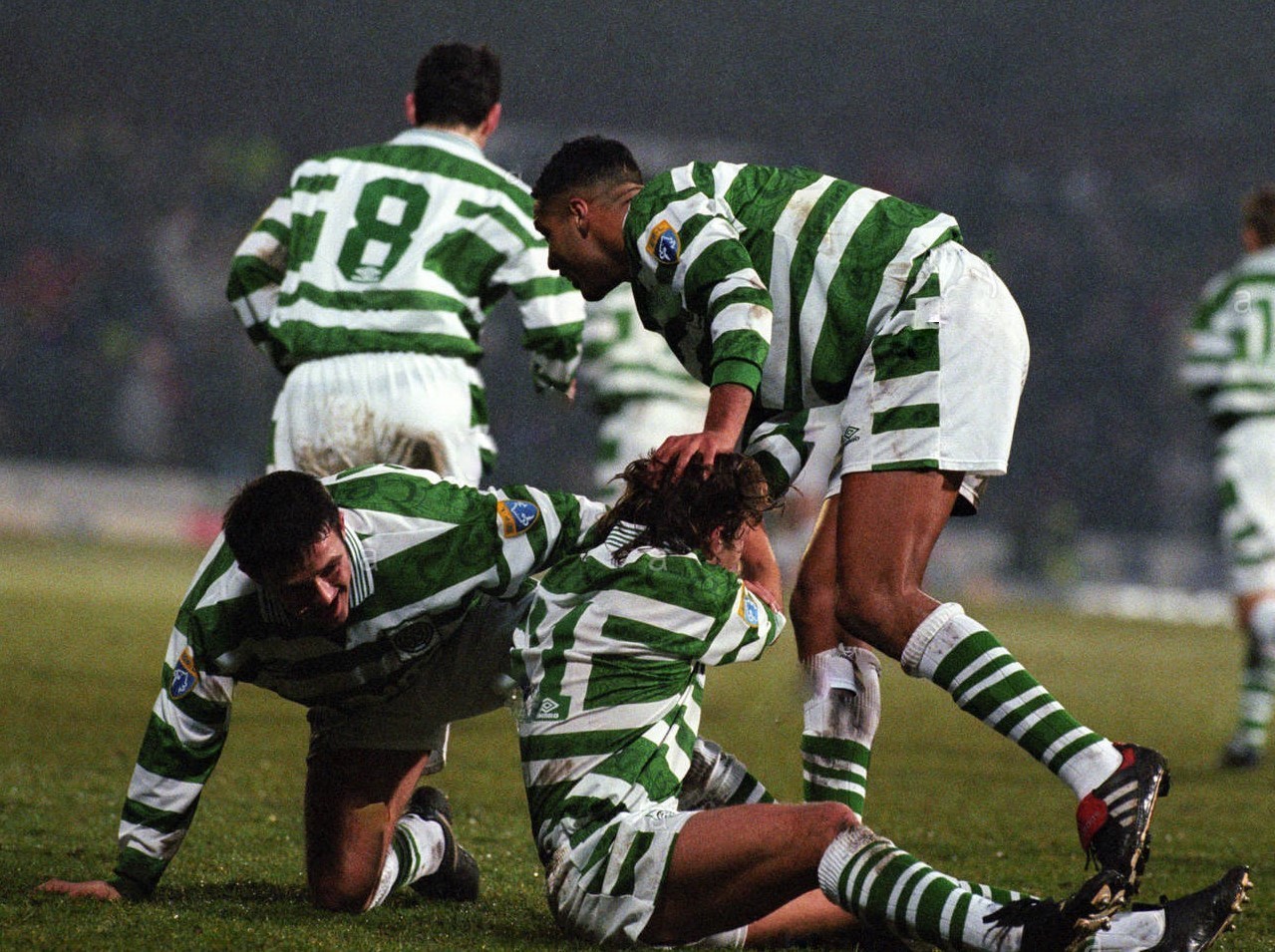 Jorge Cadete scores