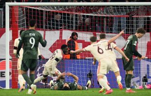 Alphonso Davies scores