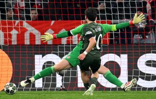 Nicolas Kühn scores