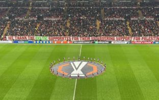 Galatasaray fans thank Celtic supporters
