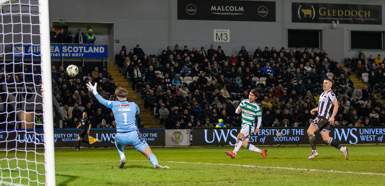 Yang score but it's offside.