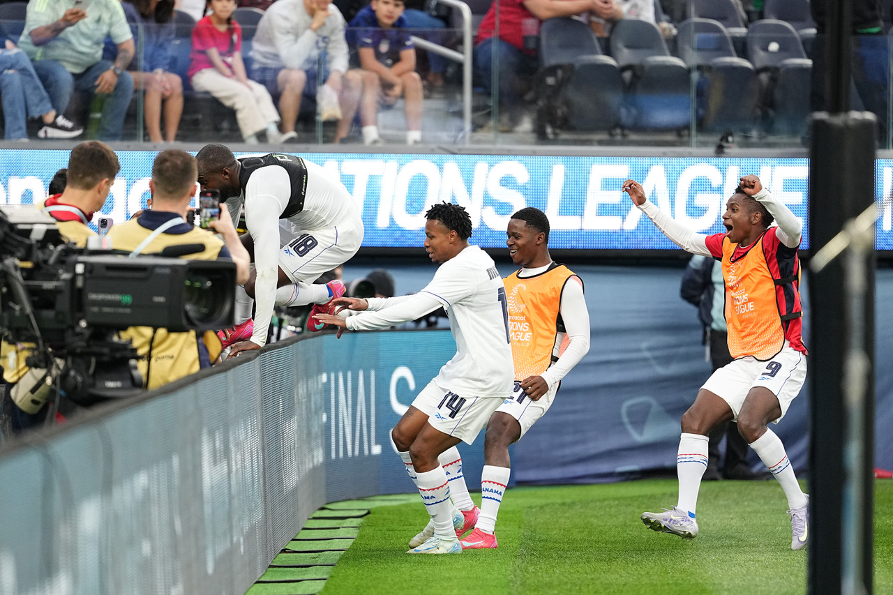Cecilio Waterman of Panama celebrates