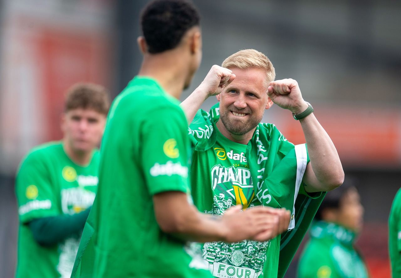 Kasper Schmeichel celebrates