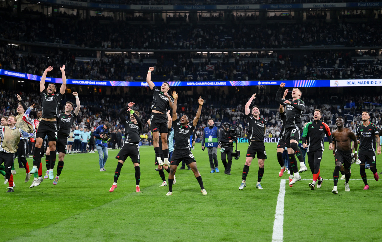 Kieran Tierney celebrates with his Arsenal teammates
