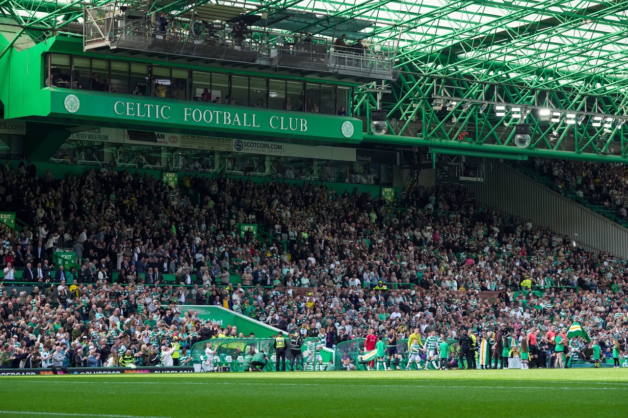 Celtic v Kilmarnock - Teams walk out