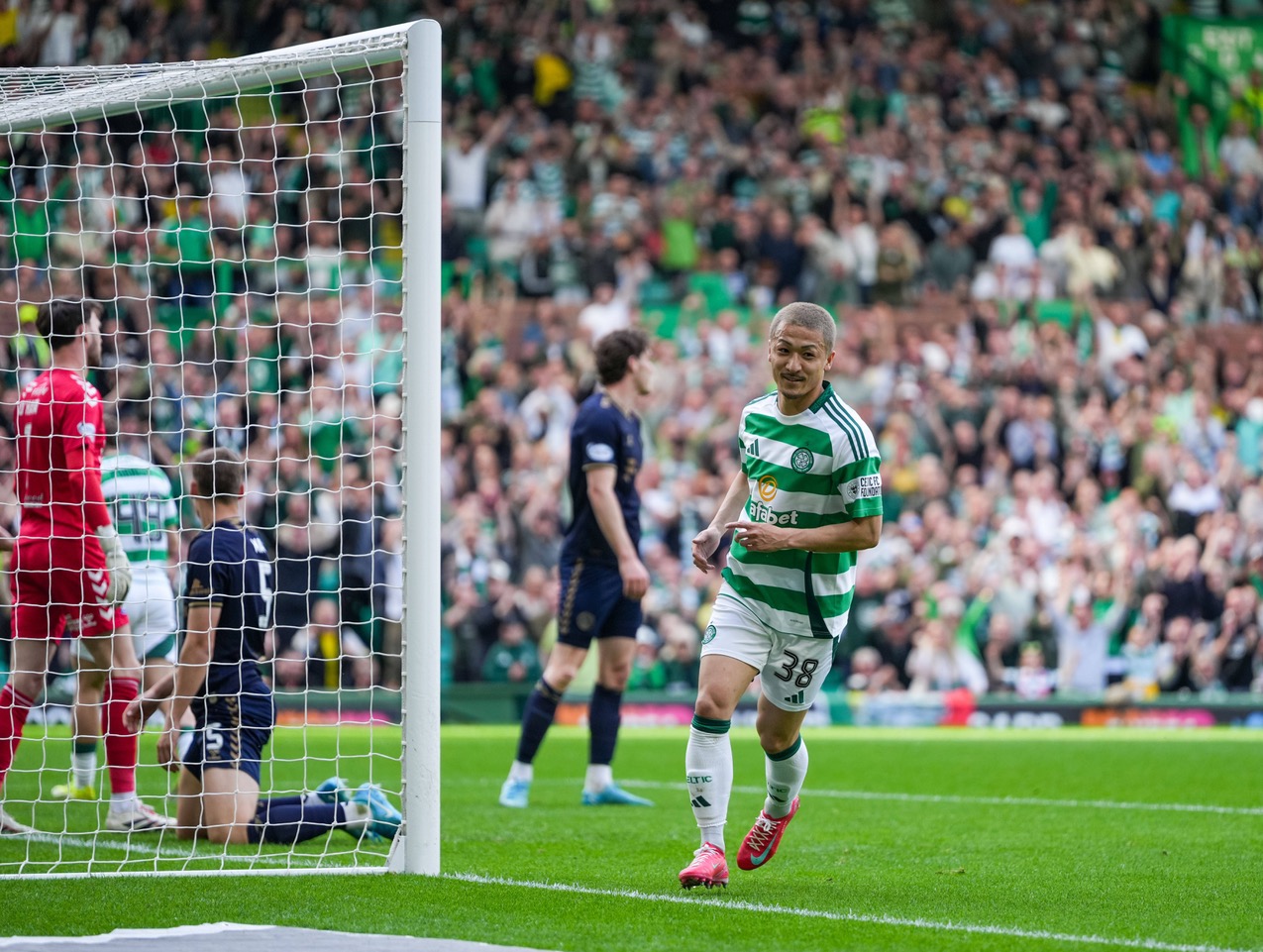 Daizen Maeda of Celtic celebrates