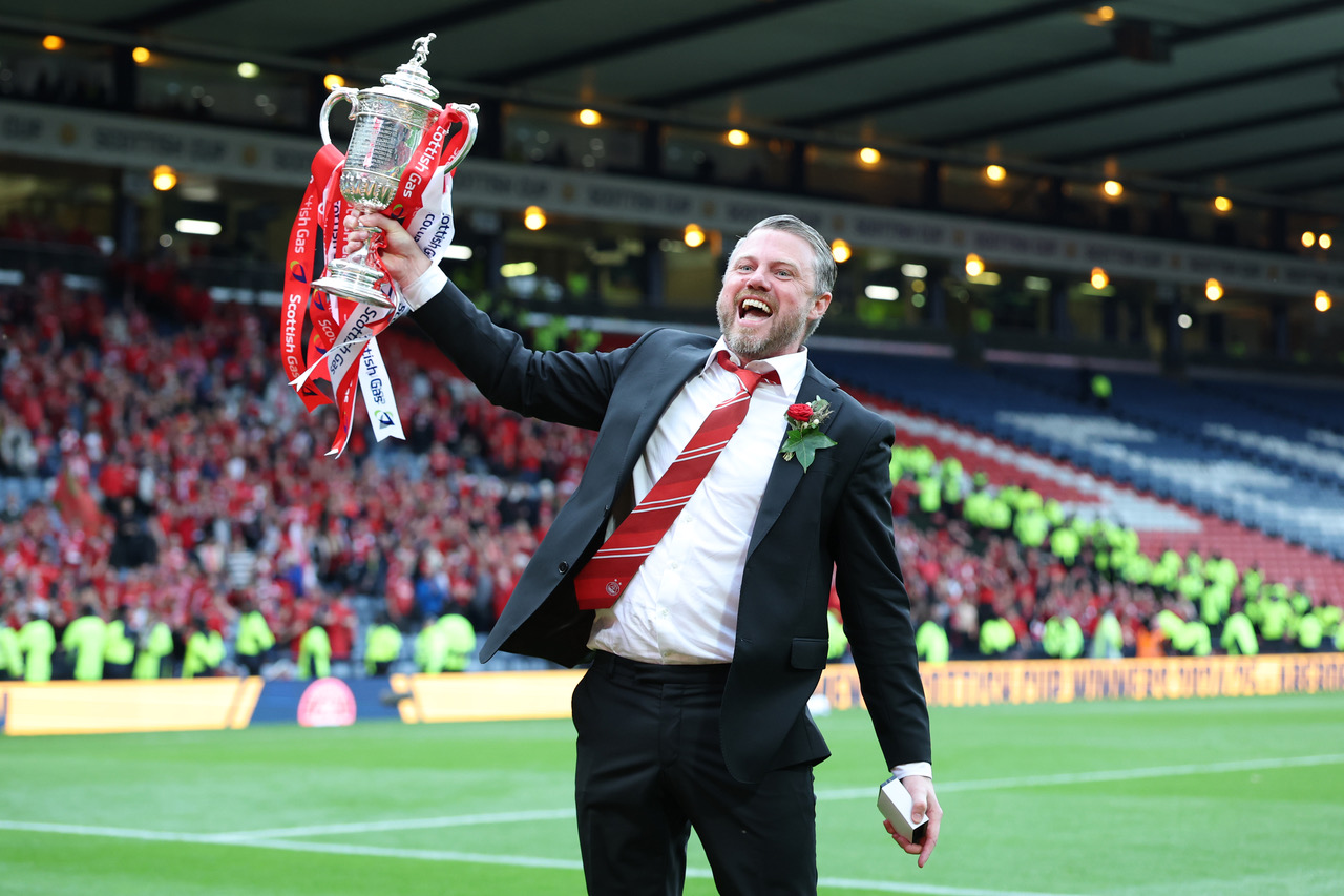 Aberdeen manager Jimmy Thelin lifts the trophy