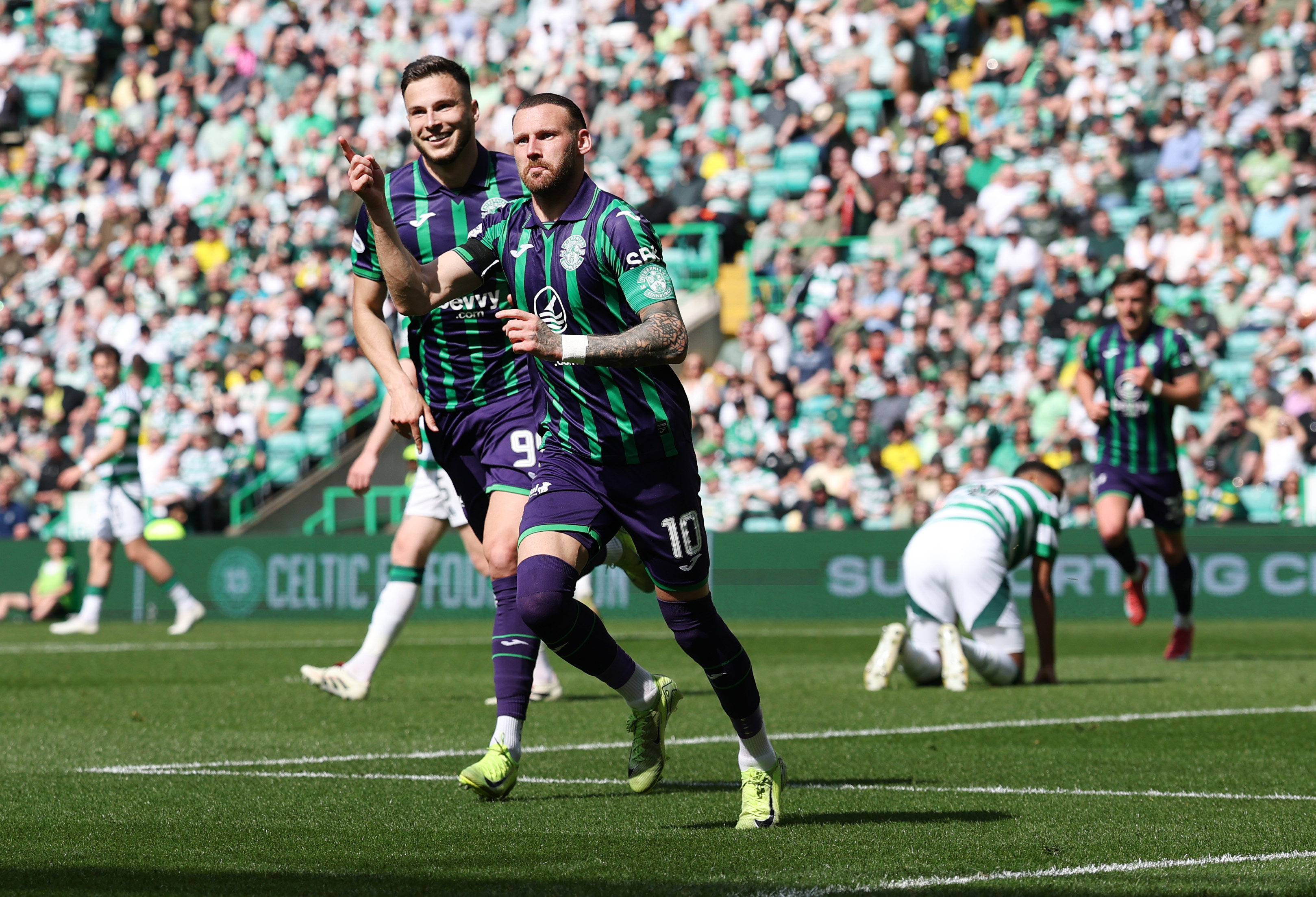 Martin Boyle of Hibernian celebrates