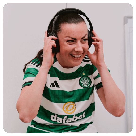 Amy Gallacher wearing the 2025/26 Celtic strip