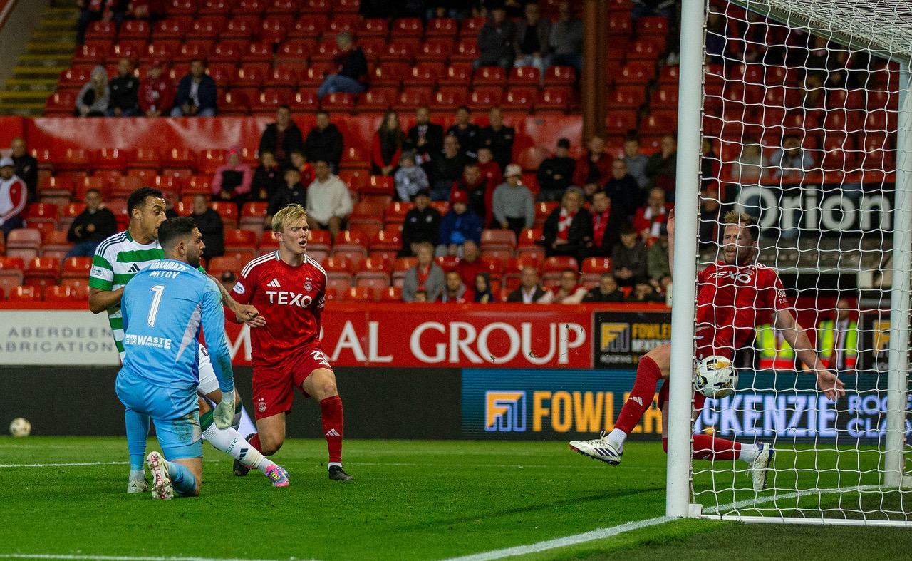 Adam Idah scores