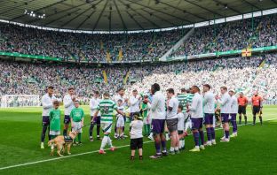 Hibs give Celtic a Guard of Honour