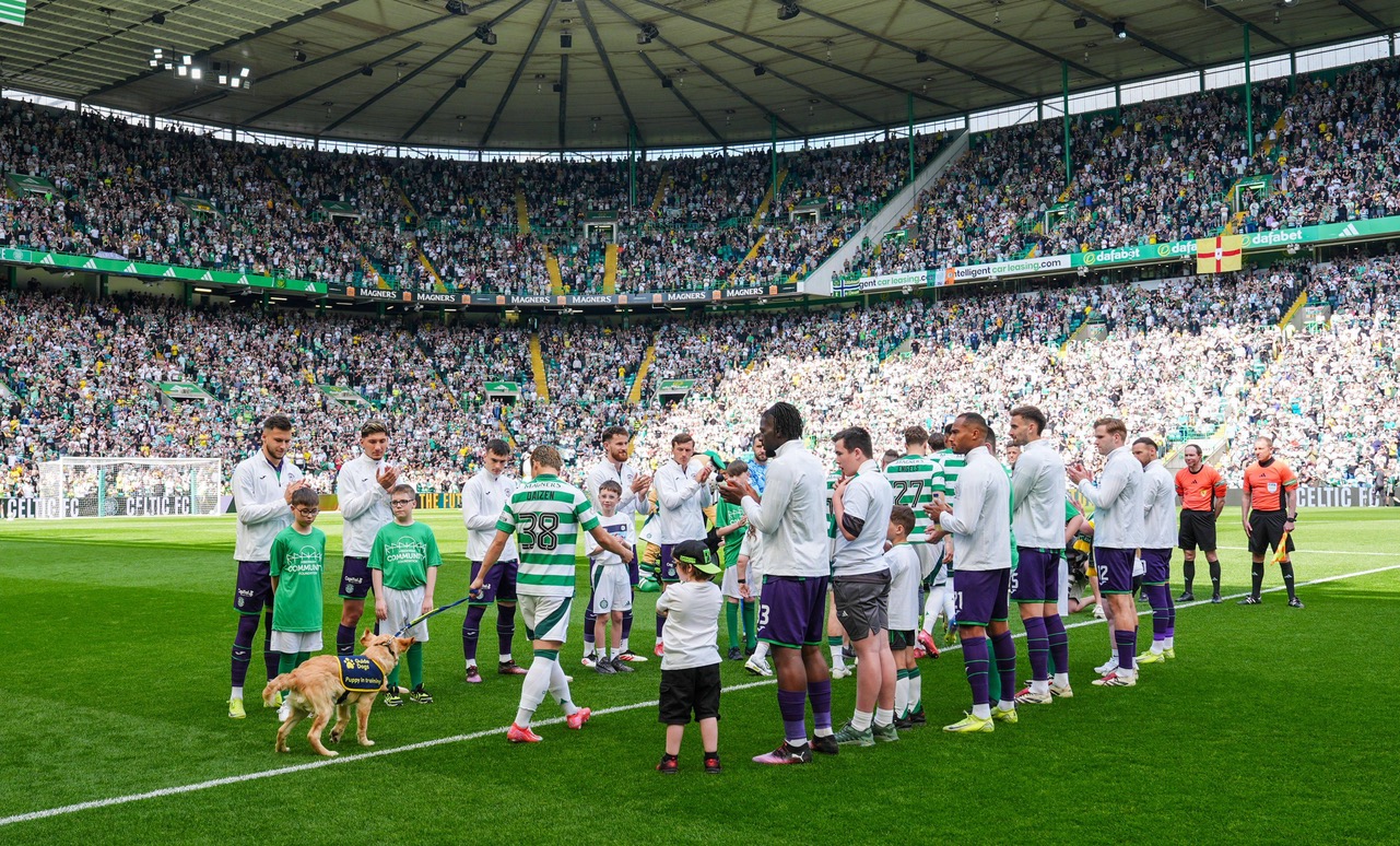 Hibs give Celtic a Guard of Honour