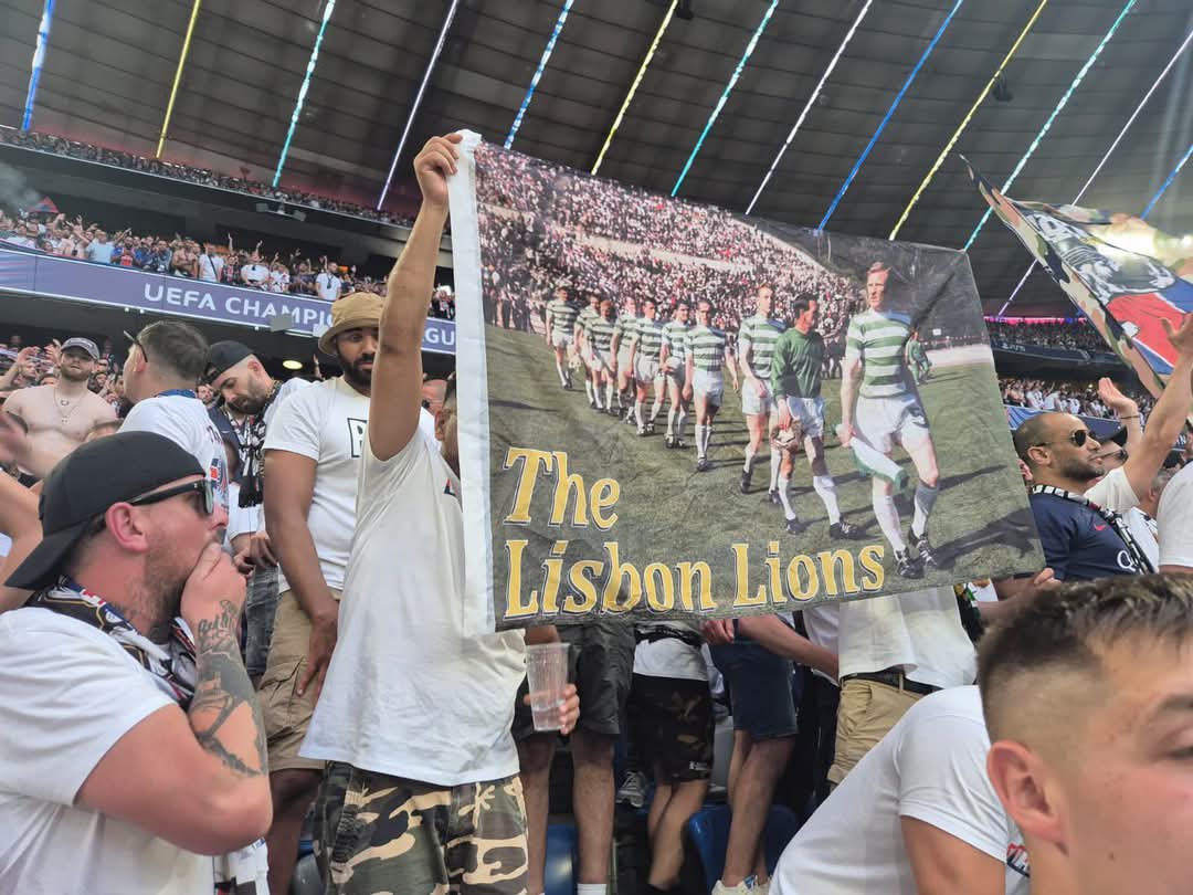 Paris Saint-Germain fans respecting The Lisbon Lions