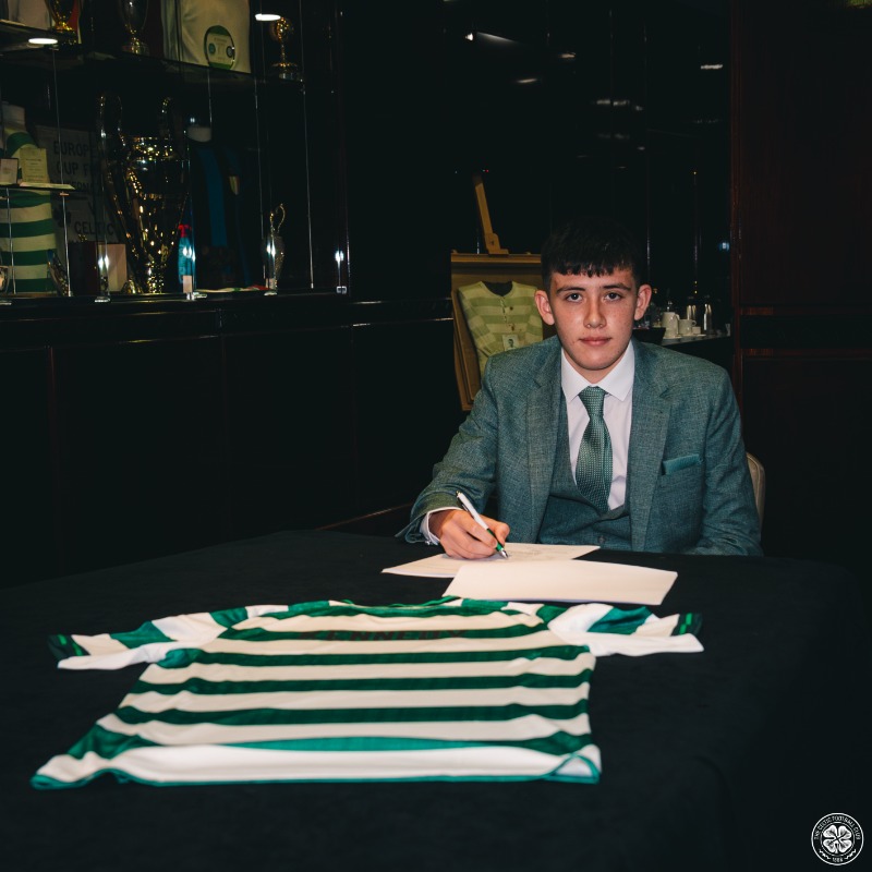 Liam Kennedy signs his first professional contract with Celtic.