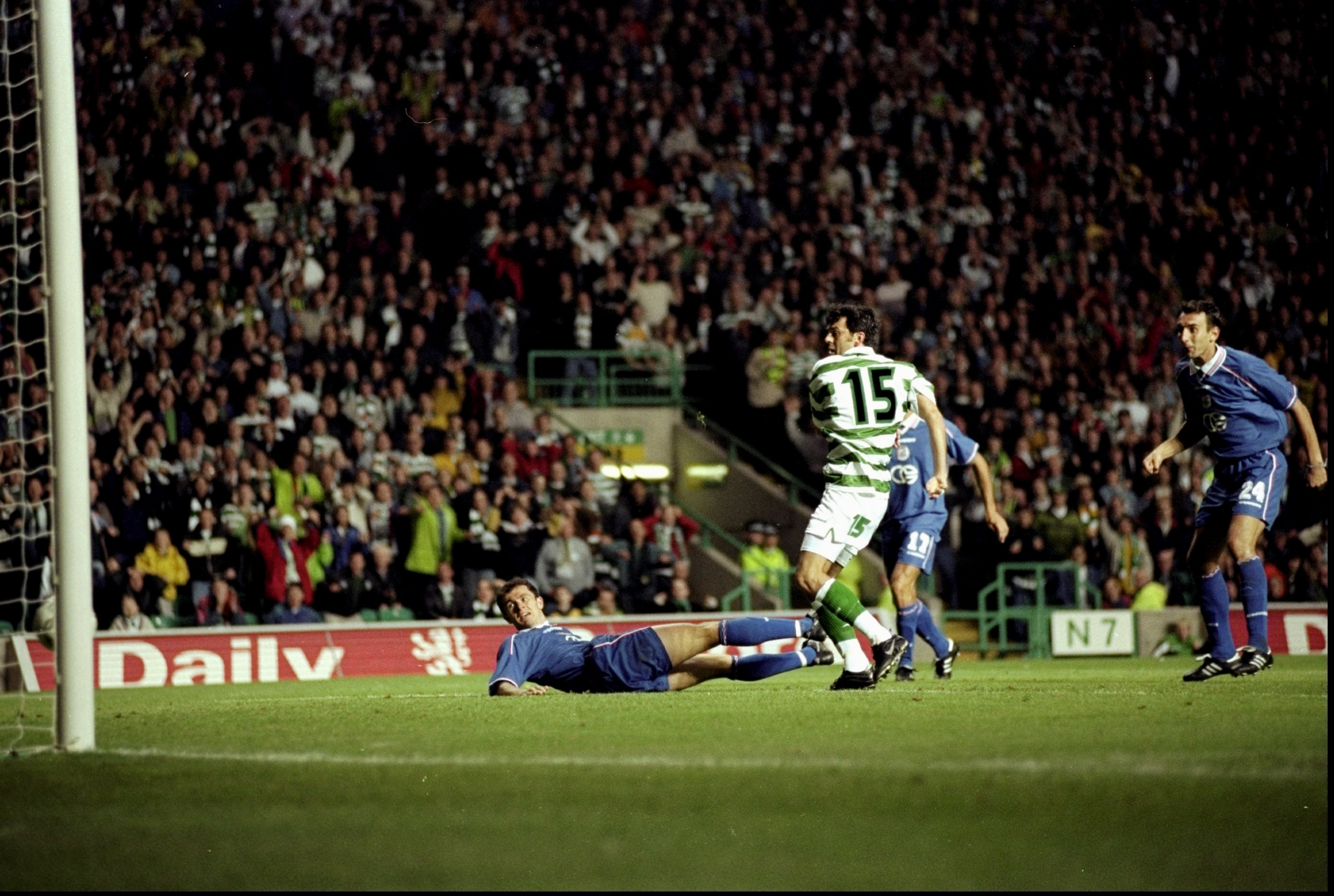 Darren Jackson scores