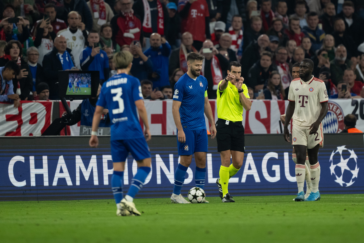Juan Martínez Munuera, Referee
