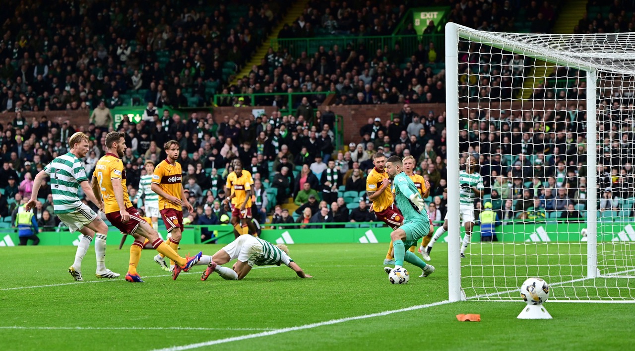Daizen Maeda of Celtic scores