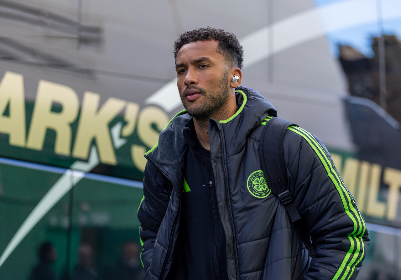 Auston Trusty arrives at Easter Road.