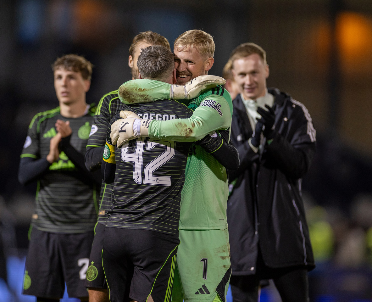 Kasper Schmeichel celebrates with Callum McGregor