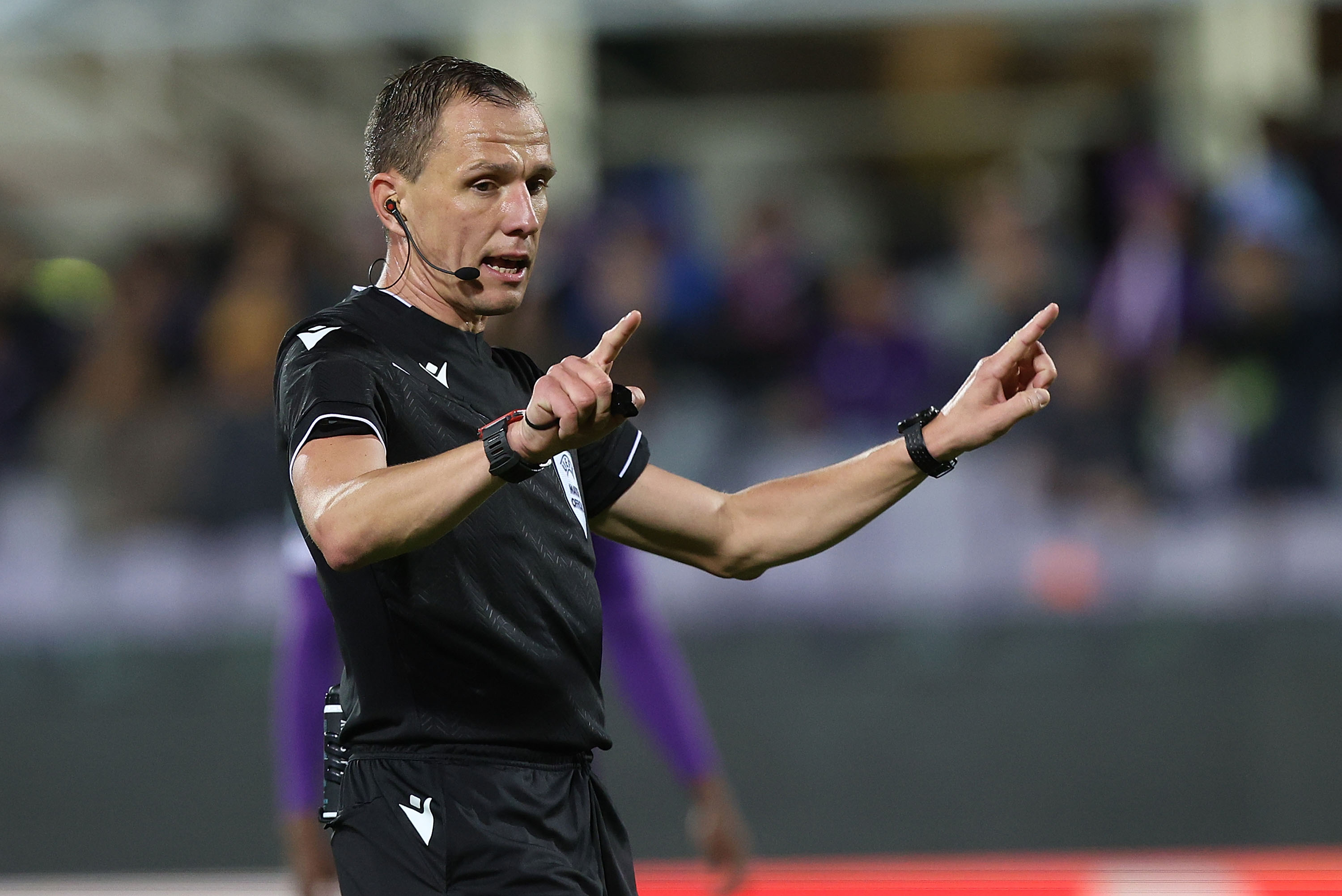 Sebastian Gishamer referee