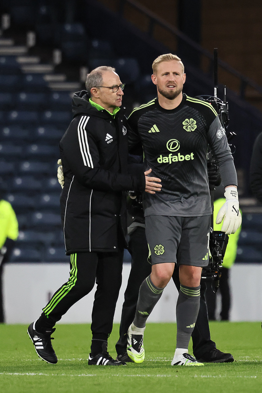 Martin O'Neill with Kasper Schmeichel.