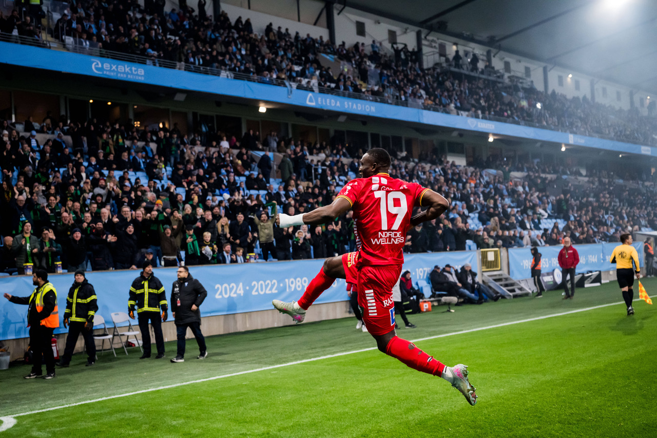 GAISs Ibrahim Diabate cheers