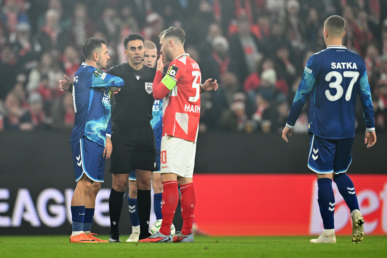 Referee, Mohammad Al-Emara 